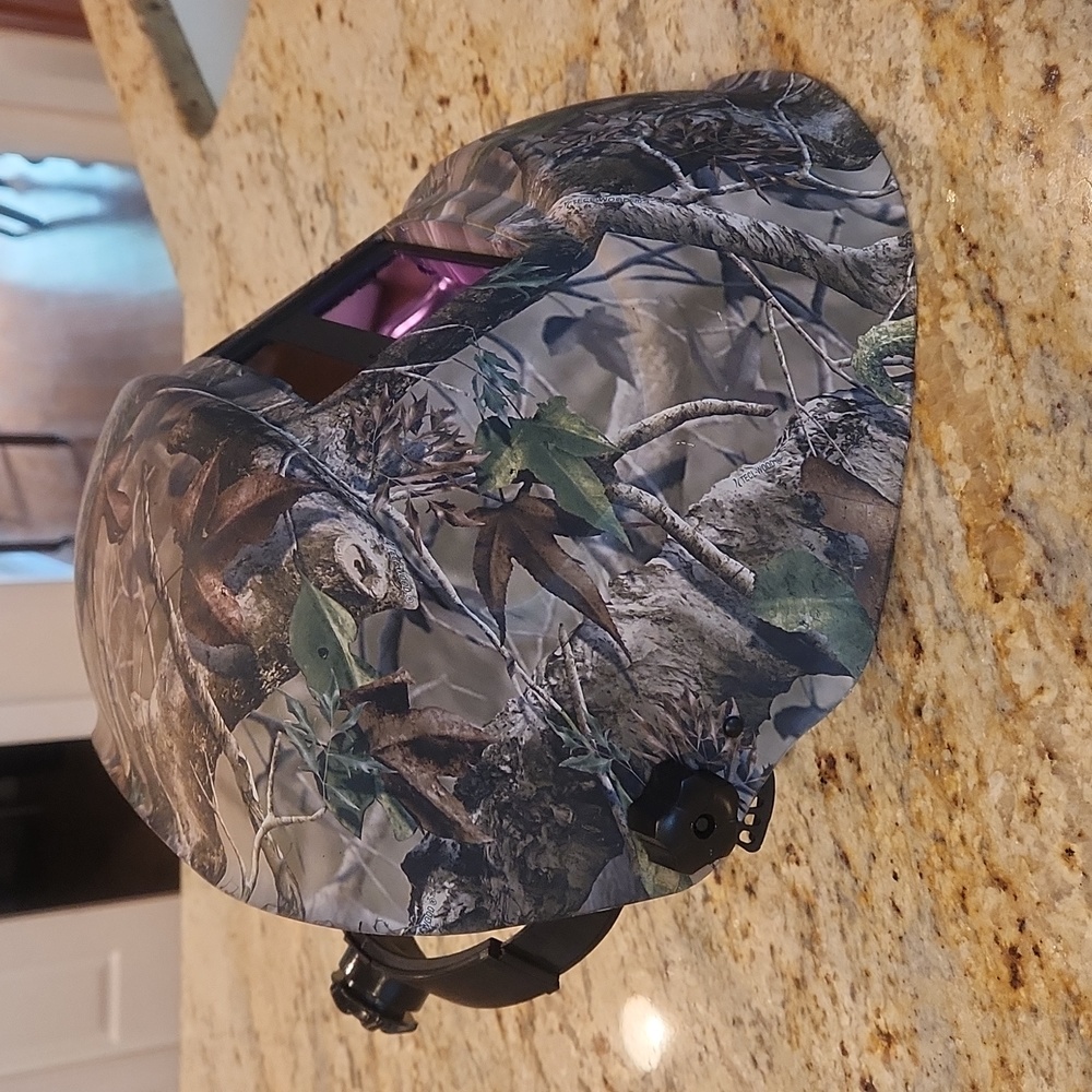 Welding helmet